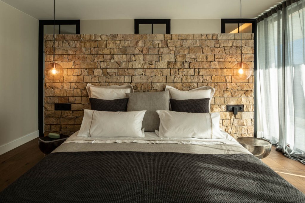 TONEPANEL™ Sabbia used as a headboard wall brings texture, warmth and timeless elegance to this bedroom design