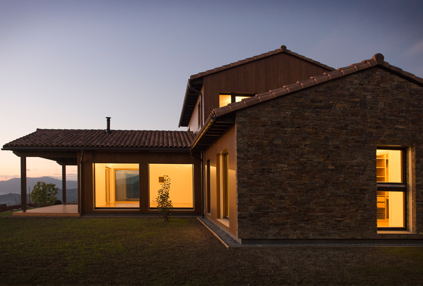 STONEPANEL™ clads the facade of the fifth house certified Passivhaus in Catalonia