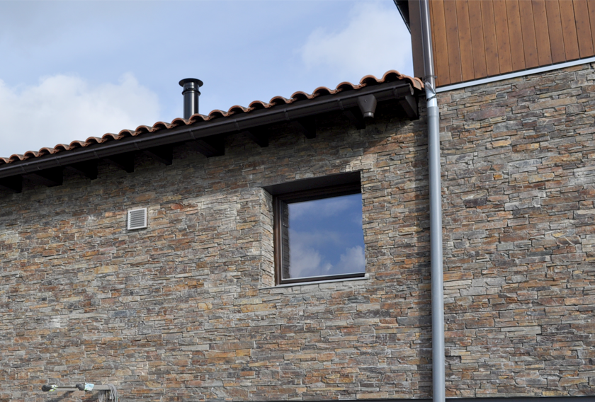 STONEPANEL™ clads the facade of the fifth house certified Passivhaus in Catalonia