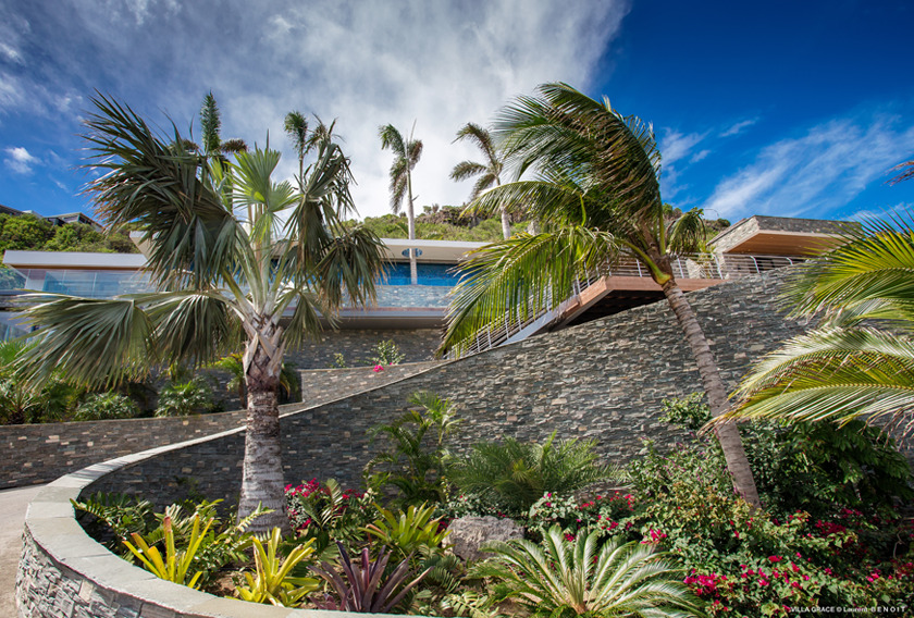 Stonepanel wall cladding for retaining walls