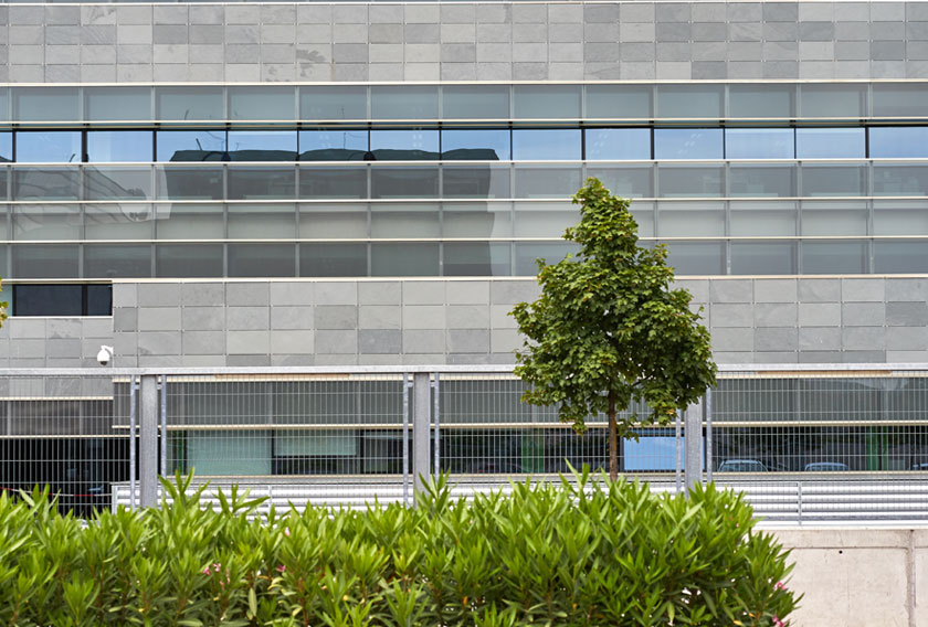 A ventilated facade clad in CUPA STONE natural slate