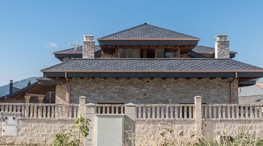 A facade clad in quartzite