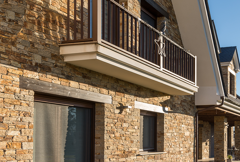 Masonry stone wall cladding