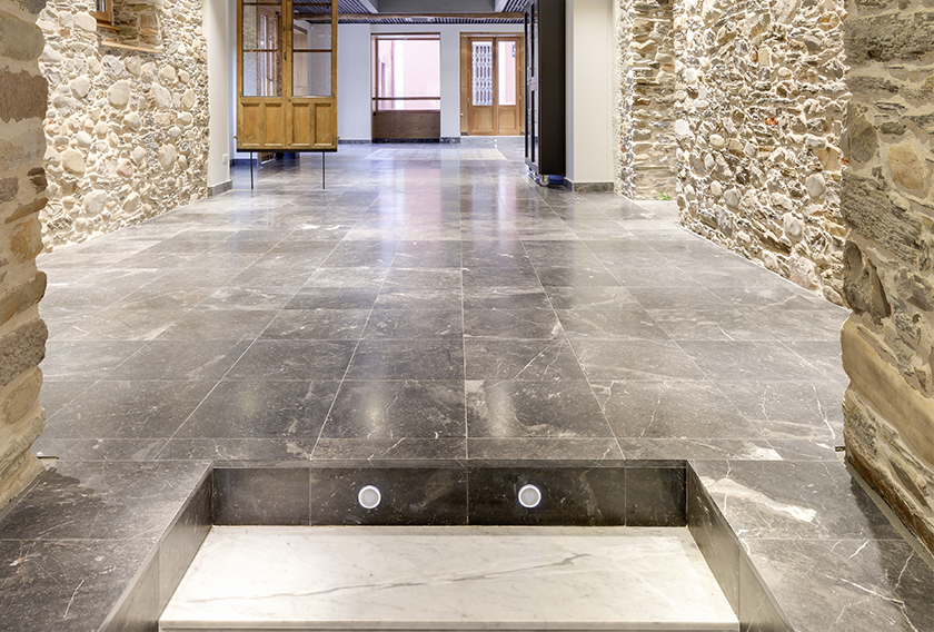 Stone flooring 