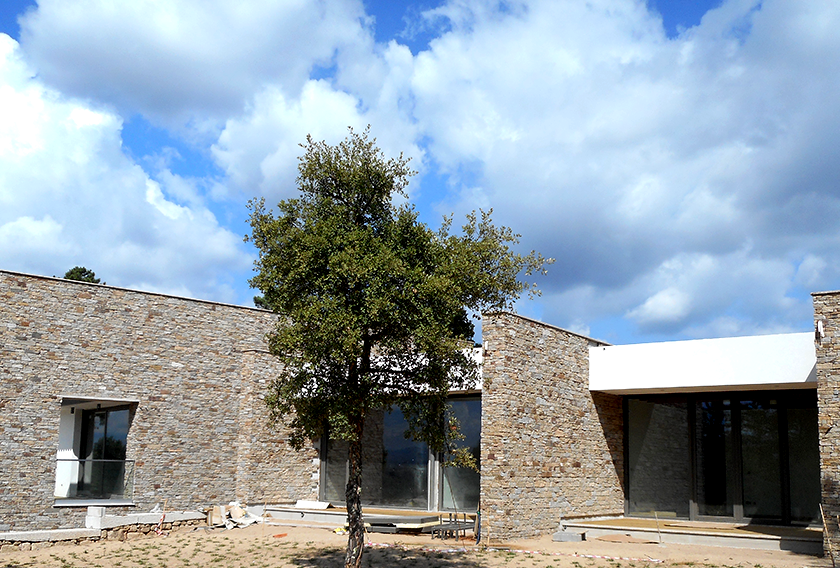 Contemporary facade clad in Stonepanel Sylvestre