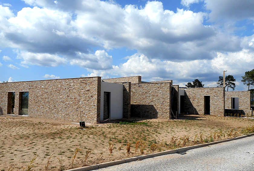 Contemporary facade clad in Stonepanel Sylvestre