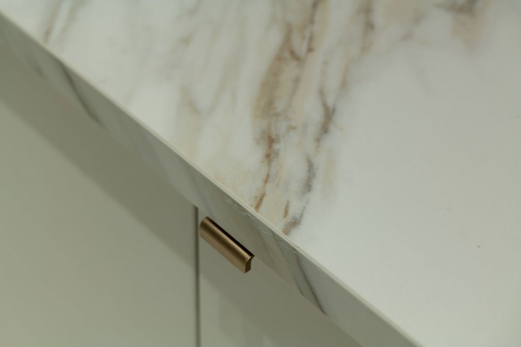 Dolomiti combines timeless elegance with the strength of a low-maintenance porcelain countertop. Its white marble-inspired design adds sophistication and charm while ensuring lasting durability and everyday practicality