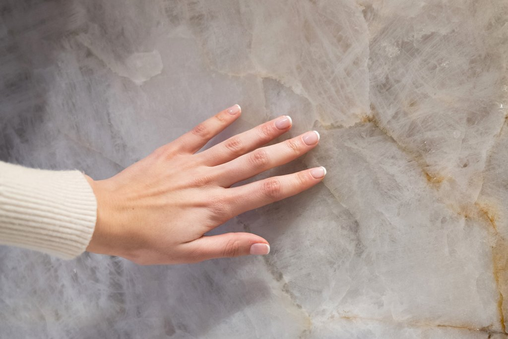 Stone textures for kitchen design – polished vs leathered comparison
