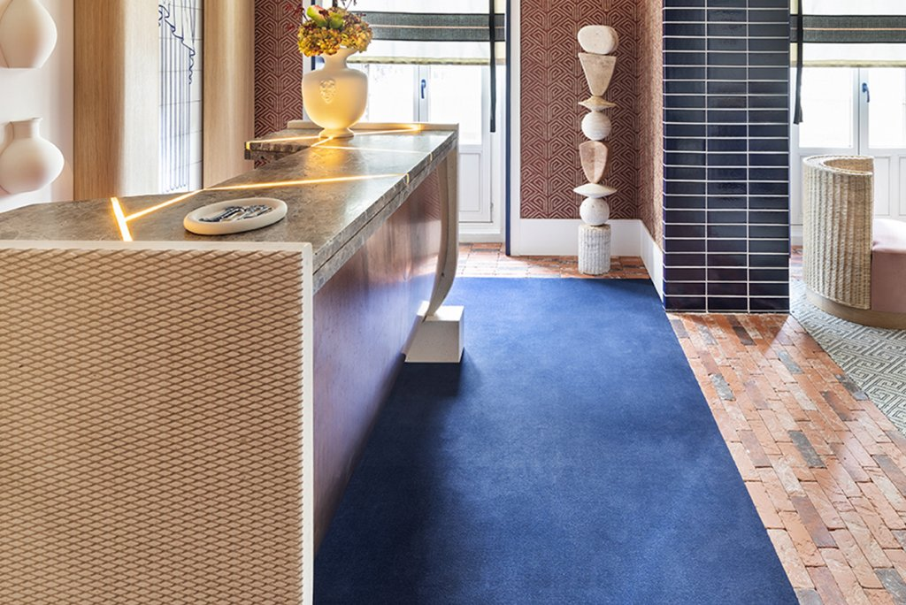 Stone textures for kitchen design – diamond-patterned carved finish on the side panel of a natural stone island